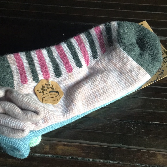 🚨B2G1 New BORN Pink Blue Green 3 Pair Wool Blend Socks - Picture 2 of 7